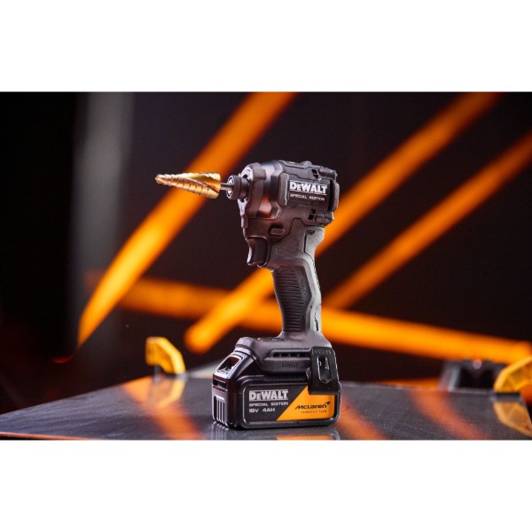 Фото - Шуруповерт DeWALT DCF86MM2T